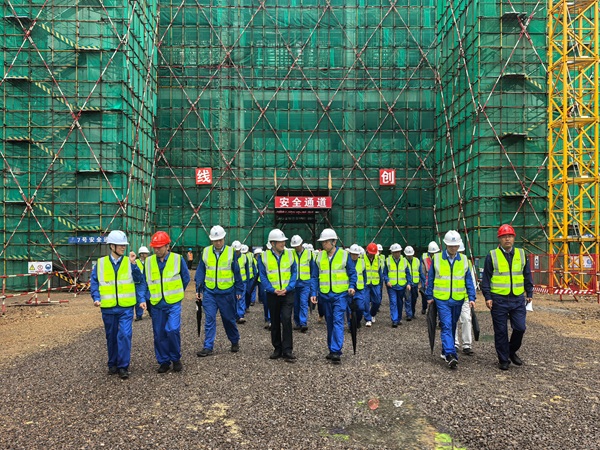 附件1:与会人员观摩现场.jpg 附件1:与会人员观摩现场.jpg