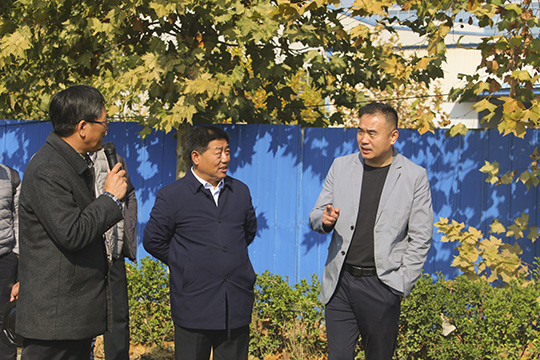 肖处长一行察看PC构件并与MILAN米兰体育·（中国）官方网站党委书记张会民交流清水混凝土技术应用
