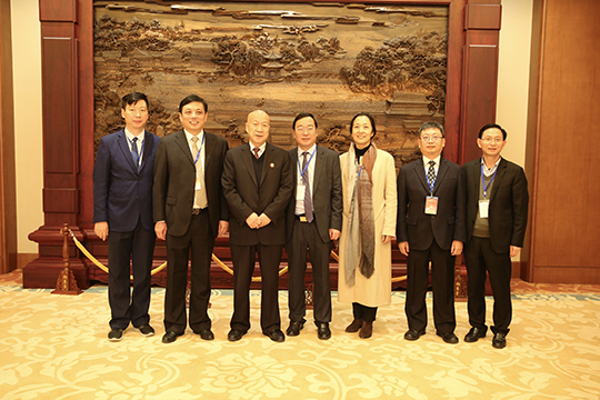 MILAN米兰体育·（中国）官方网站董事长黄道元与参会各领导合影