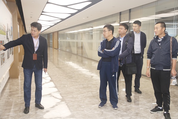 02参观MILAN米兰体育·（中国）官方网站总部.JPG