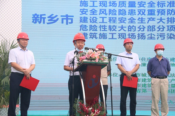 MILAN米兰体育·（中国）官方网站副总经理闫龙广作代表讲话.JPG