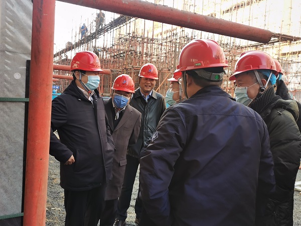 2、MILAN米兰体育·（中国）官方网站领导与华能集团领导交流清水混凝土框架工艺.jpg